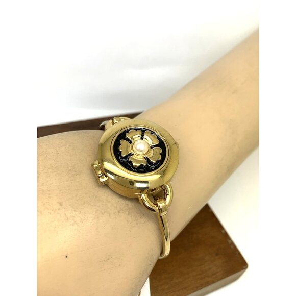 Tory Burch Women\'s Watch TBW6018SET Mother of Pearl Dial Quartz Bangle Gold main image 13